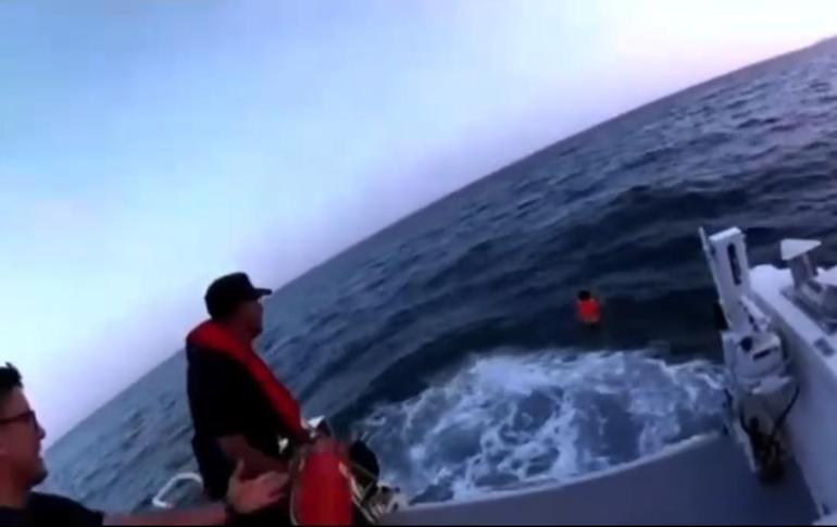 Can yeleğiyle denizde sürüklenen 6 yaşındaki çocuğun 1200 metre açıkta kurtarılması kamerada