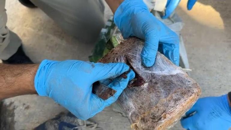 Yolcu otobüsünde ‘pul biber’ ile kaplanmış 7 kilo eroine 2 tutuklama