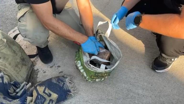 Yolcu otobüsünde ‘pul biber’ ile kaplanmış 7 kilo eroine 2 tutuklama