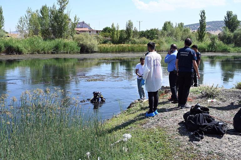 Kızılırmaka düşen arkadaşını kurtarmak isterken birlikte boğuldular