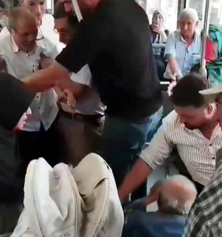 Belediye otobüsüne önce binme kavgası kamerada