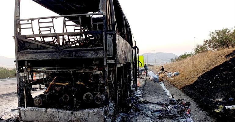 Gaziantep’te seyir halindeyken alev alan yolcu otobüsü yandı