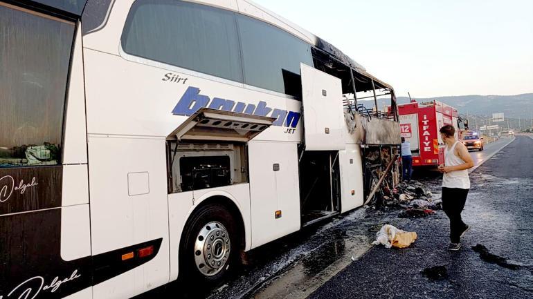 Gaziantep’te seyir halindeyken alev alan yolcu otobüsü yandı