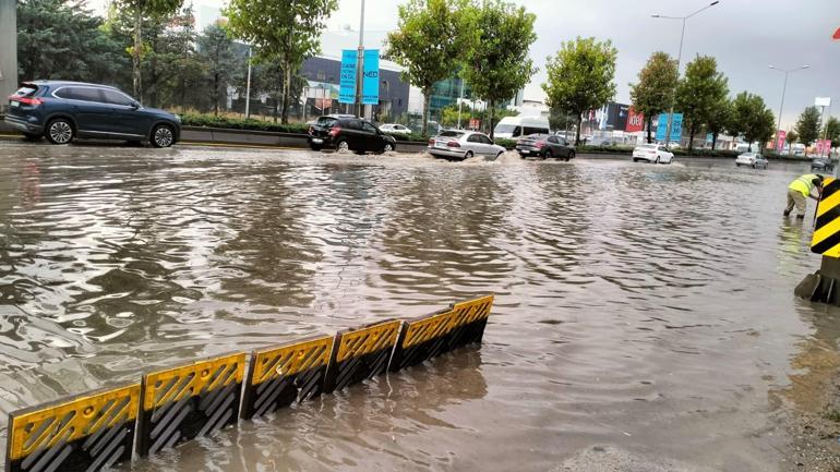 Ankarada sağanak etkili oldu; yollar göle döndü