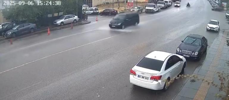 Ankarada sağanak etkili oldu; yollar göle döndü