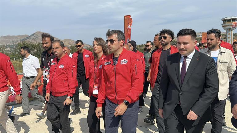 Selçuk Bayraktar: Tam bağımsız, müreffeh Türkiyeyi buradaki genç kardeşlerimiz inşa edecek