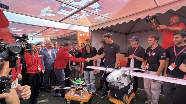 Selçuk Bayraktar: Tam bağımsız, müreffeh Türkiyeyi buradaki genç kardeşlerimiz inşa edecek