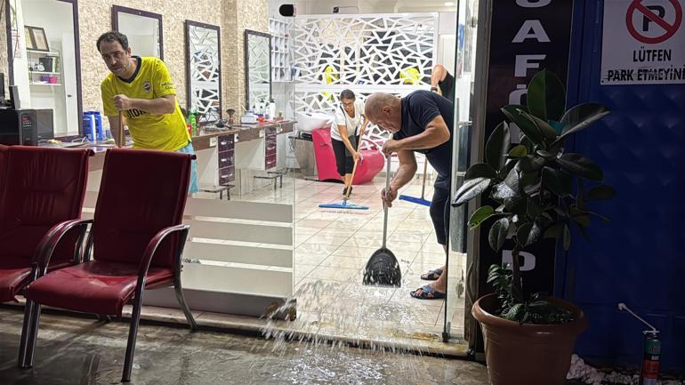 Orduda sağanak; cadde ve sokaklar suyla doldu