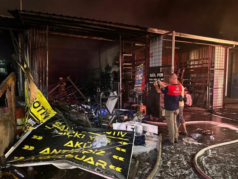 Sanayi sitesindeki yangında 8 iş yeri ve 3 araç kullanılamaz hale geldi