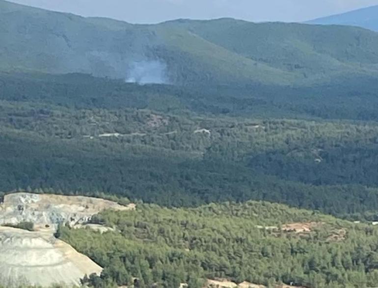 Yıldırım düşen ormanda çıkan yangında 1 hektar alan zarar gördü