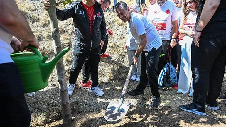 Özgür Özel, CHP 102nci Yıl Koşusuna katıldı