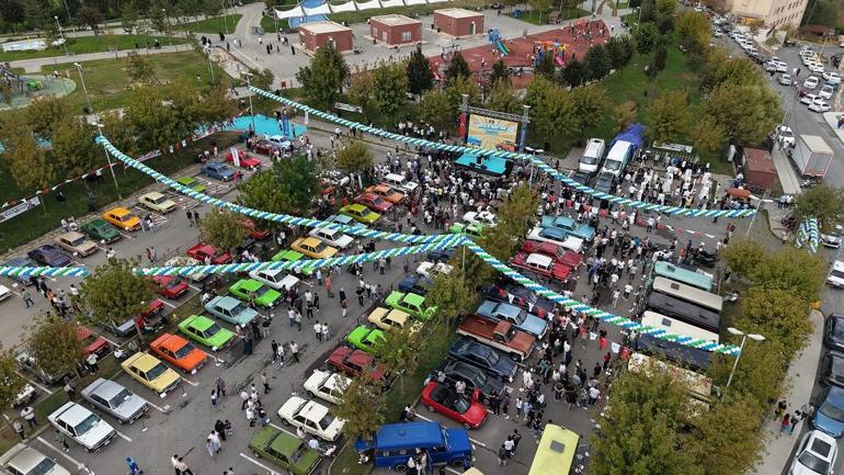 Arnavutköy’de Nostaljik Araba Fuarı düzenlendi