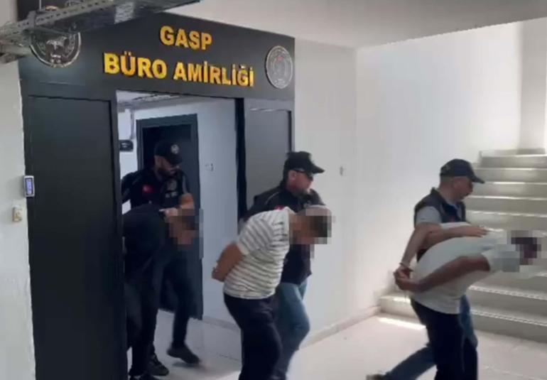 Kasklı şüphelilerden tüfek ve tabancalı soygun