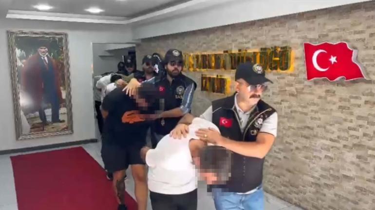 Kasklı şüphelilerden tüfek ve tabancalı soygun