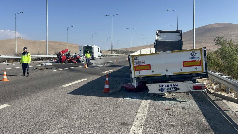 Otomobil, TIRa arkadan çarptı: 2 ölü, 3 yaralı