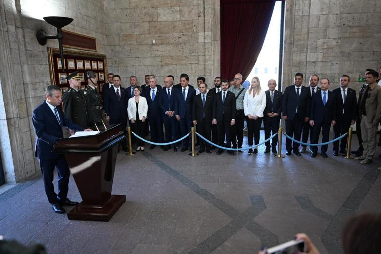 Özgür Özel, Anıtkabiri ziyaret etti