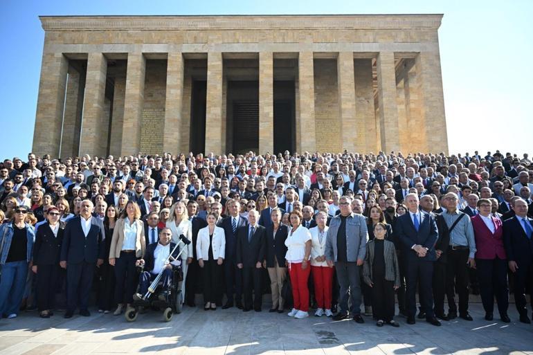 Özgür Özel, Anıtkabiri ziyaret etti