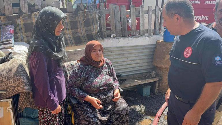 Çöp yakıldığını sandı, evinin yandığını görünce panikle itfaiyeyi aradı