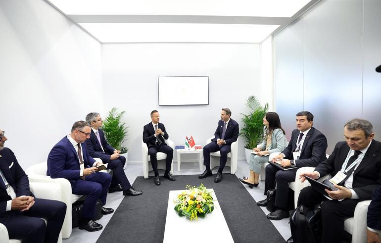 Bakan Bayraktar, Macaristan Dışişleri ve Ticaret Bakanı Szijjarto ile bir araya geldi