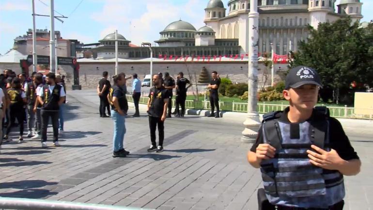 CHP Genel Başkanı Özgür Özel Taksim Cumhuriyet Anıtı önündeki törene katıldı