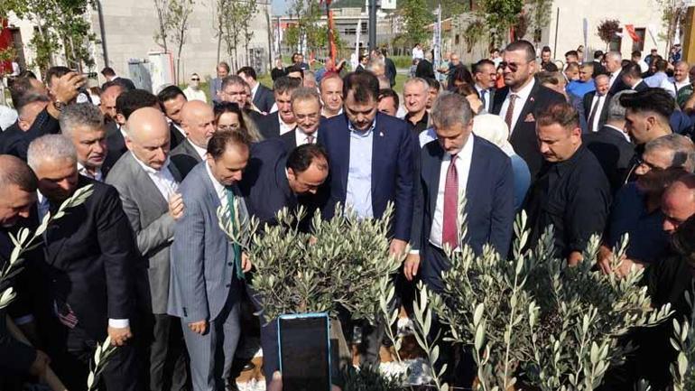 Bakan Kurum: Deprem bölgesinde yıl sonuna kadar evine girmeyen kimseyi bırakmayacağız