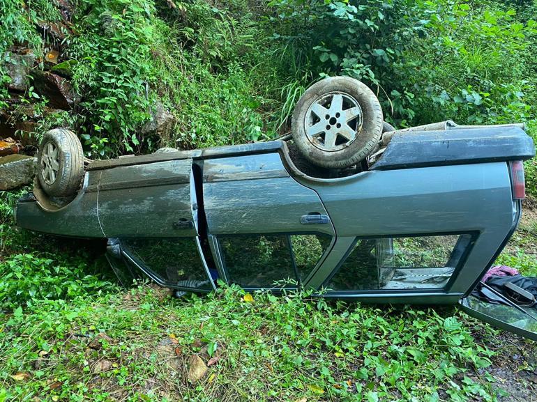 Rize’de freni boşalan otomobil, yamaca çarpıp takla attı: 3 yaralı