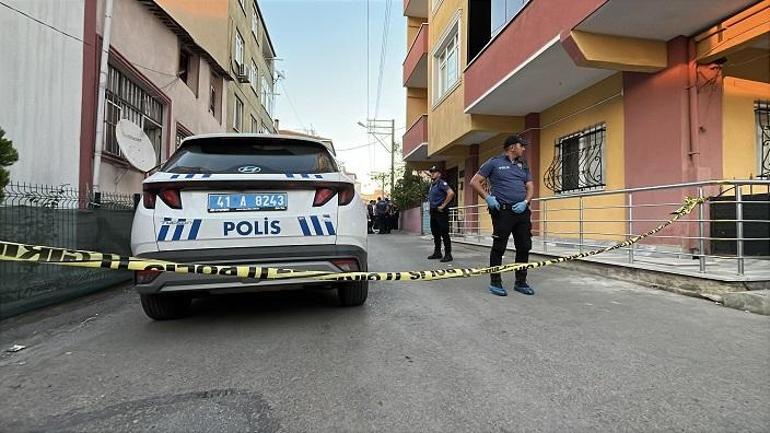 Kötü koku gelen evde anne- kız ölü bulundu; vücutlarında kesici alet yaraları var