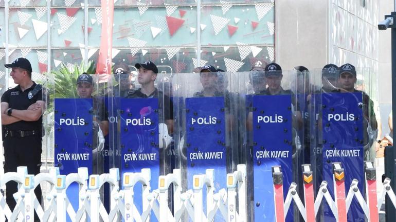 Gürsel Tekin, CHPnin Sarıyerdeki eski İl Başkanlığını ziyaret etti