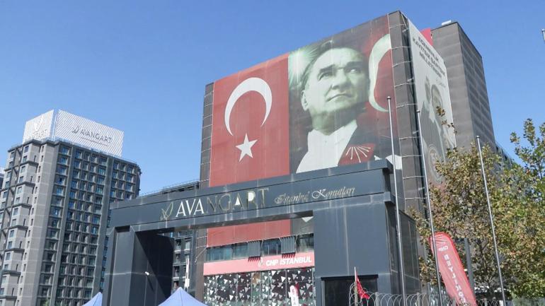 Gürsel Tekin, CHPnin Sarıyerdeki eski İl Başkanlığını ziyaret etti