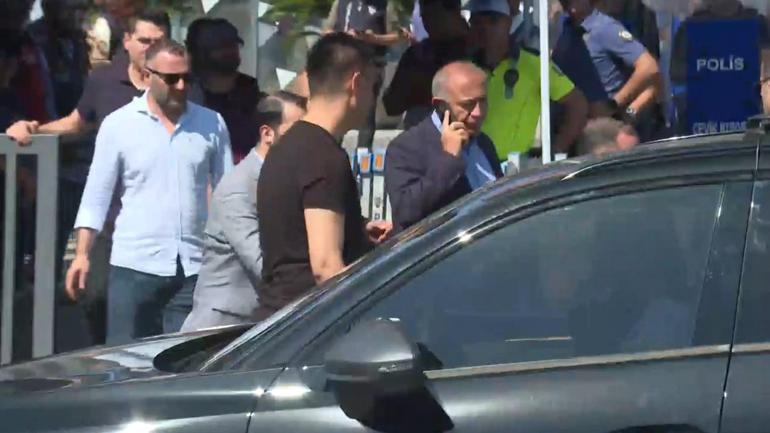 Gürsel Tekin, CHPnin Sarıyerdeki eski İl Başkanlığını ziyaret etti