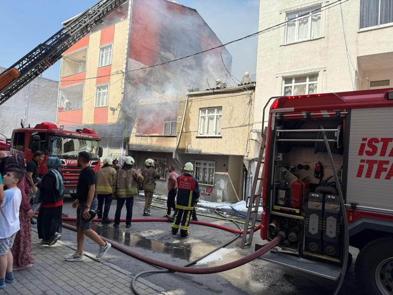 Avcılarda alevlerin 4 binaya sıçradığı yangını itfaiye söndürdü