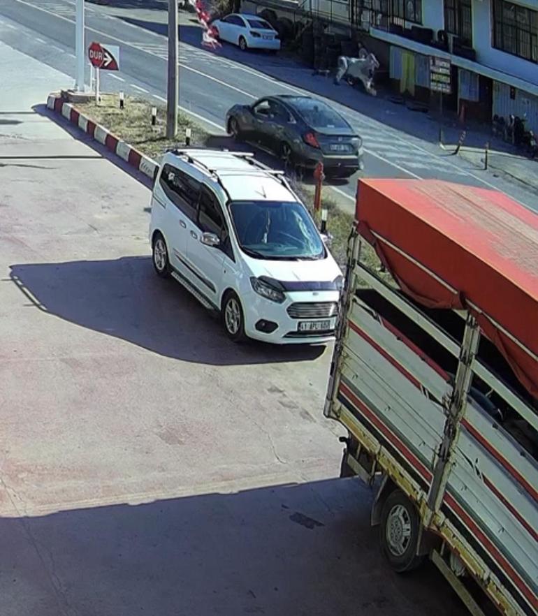Otomobilin, yayaya çarptığı kaza kamerada