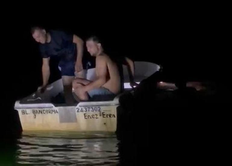 Bursa’da alabora olan teknedeki 3 kişiyi polis kurtardı