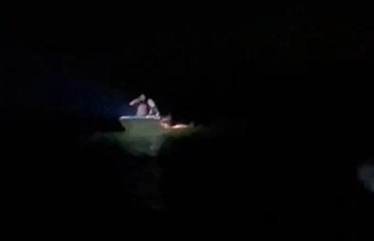 Bursa’da alabora olan teknedeki 3 kişiyi polis kurtardı