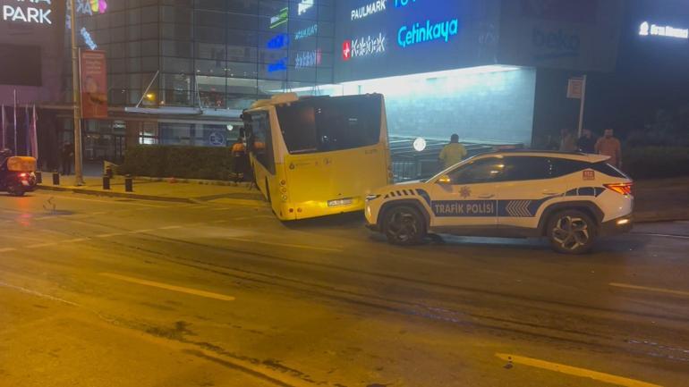 Ümraniyede İETT otobüsü ile otomobil çarpıştı: 1i ağır 2 yaralı