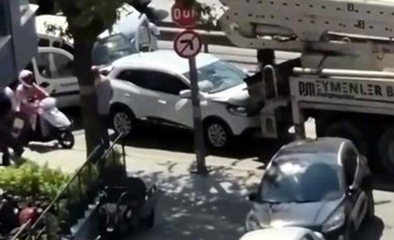 Avcılar’da 3 aracın karıştığı zincirleme kaza kamerada