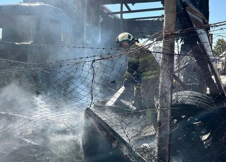 İzmirde TIR garajında yangın