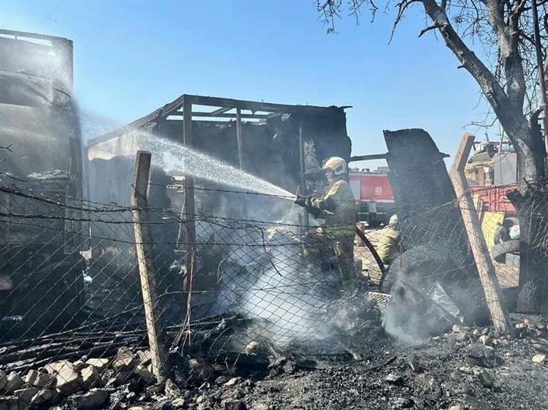 İzmirde TIR garajında yangın