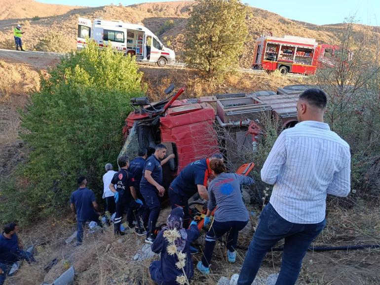 Elazığ’da yangına giden itfaiye aracı şarampole yuvarlandı: 2 yaralı