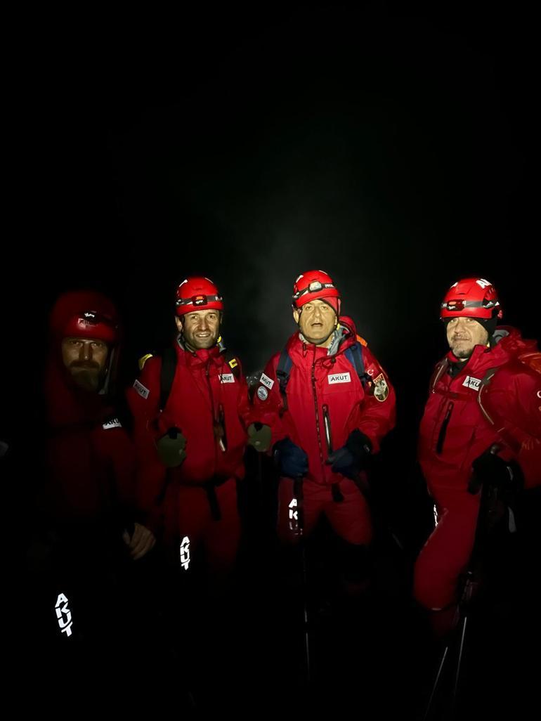 Zirve tırmanışında kaybolan 2 turist için arama çalışması başlatıldı