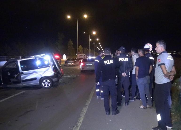 Otomobil, refüjdeki ağaç ve aydınlatma direğine çarpıp devrildi: 1 ölü, 2 yaralı