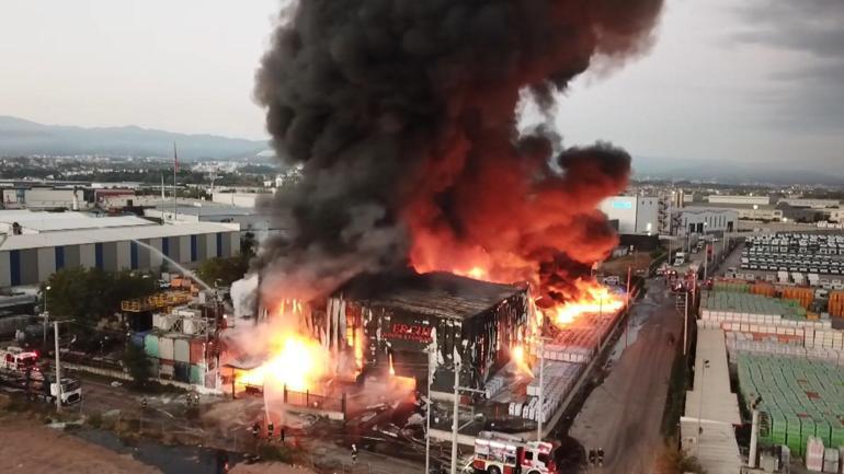 Kocaelide, lojistik deposunda çıkan yangın kontrol altında