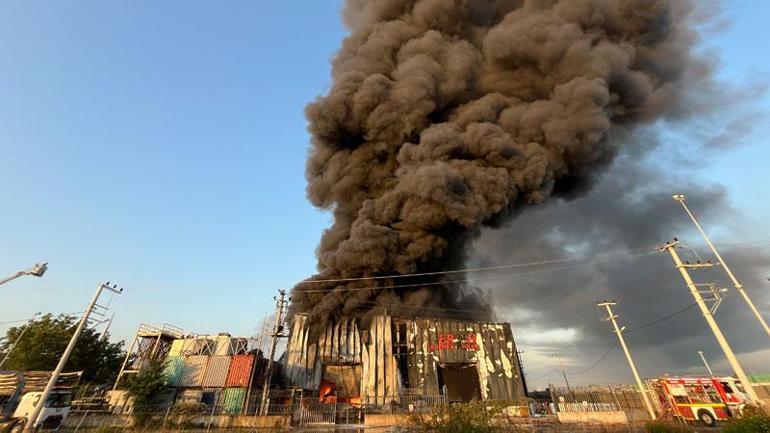Kocaelide, lojistik deposunda çıkan yangın kontrol altında