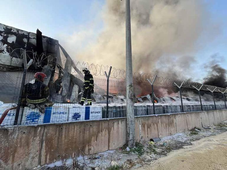 Kocaelide, lojistik deposunda çıkan yangın kontrol altında