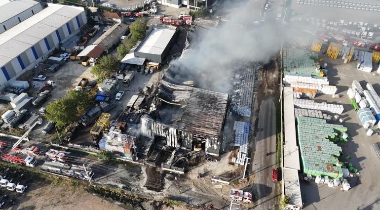 Kocaelide, lojistik deposunda çıkan yangın kontrol altında