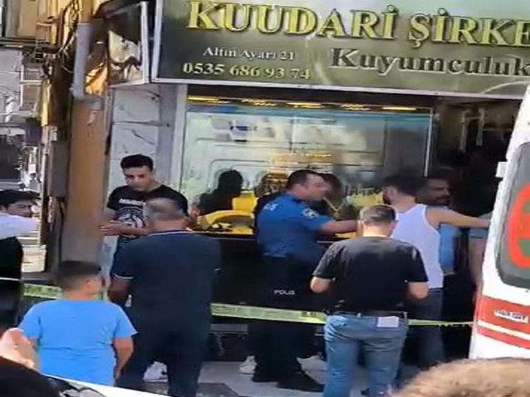 Çaldıkları altınları bozdurup, paraları odaya dökerek birbirini kutlamışlar