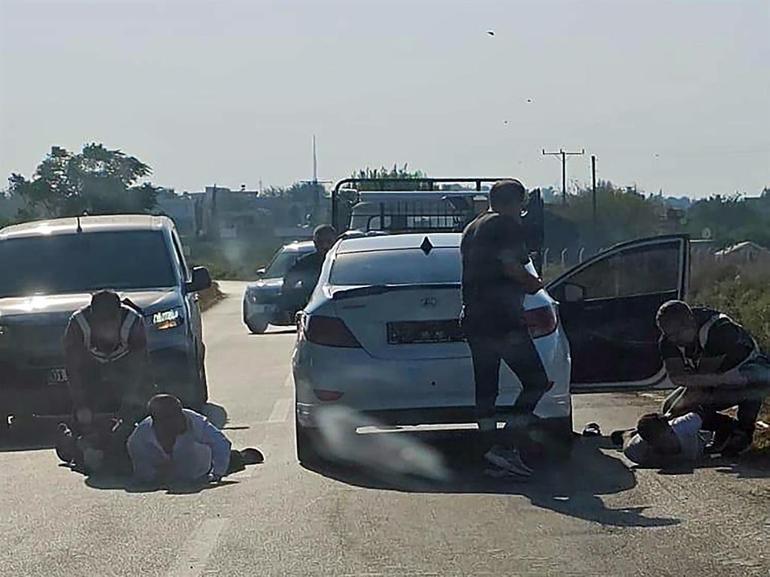Çaldıkları altınları bozdurup, paraları odaya dökerek birbirini kutlamışlar