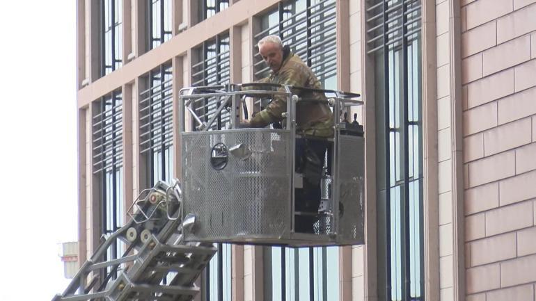 Küçükçekmecede 5 katlı binada yangın; bir kişi hayatını kaybetti