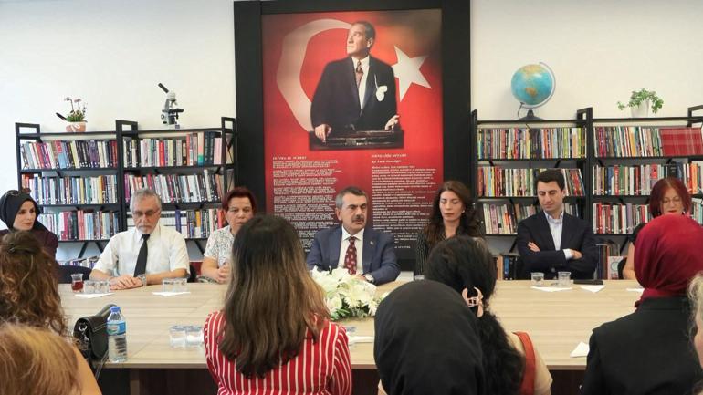 Milli Eğitim Bakanı Tekin, mektupla kendisini okullarına davet eden öğrencileri ziyaret etti