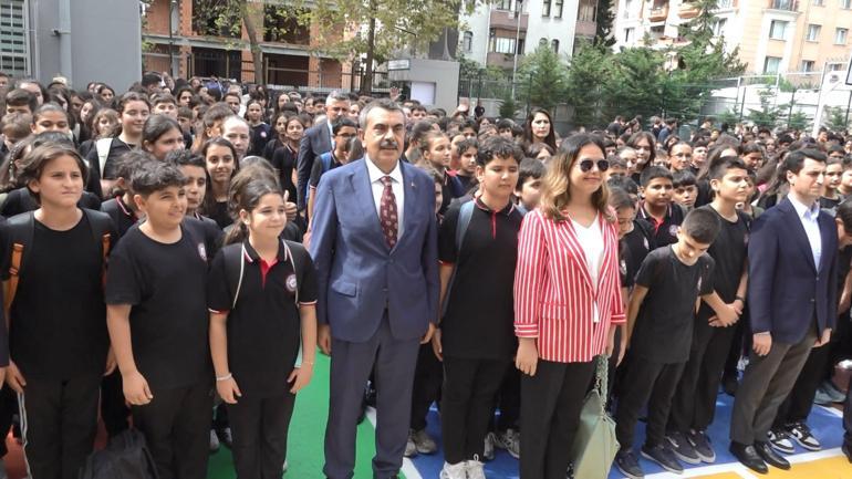 Milli Eğitim Bakanı Tekin, mektupla kendisini okullarına davet eden öğrencileri ziyaret etti